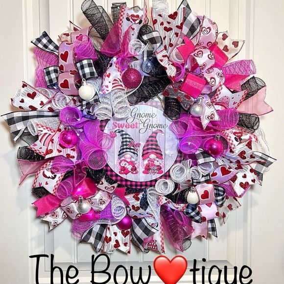 Handmade Valentine’s Gnome Sweet Gnome Ribbon Prelit Wreath 22 ins LED W17 - Picture 1 of 11